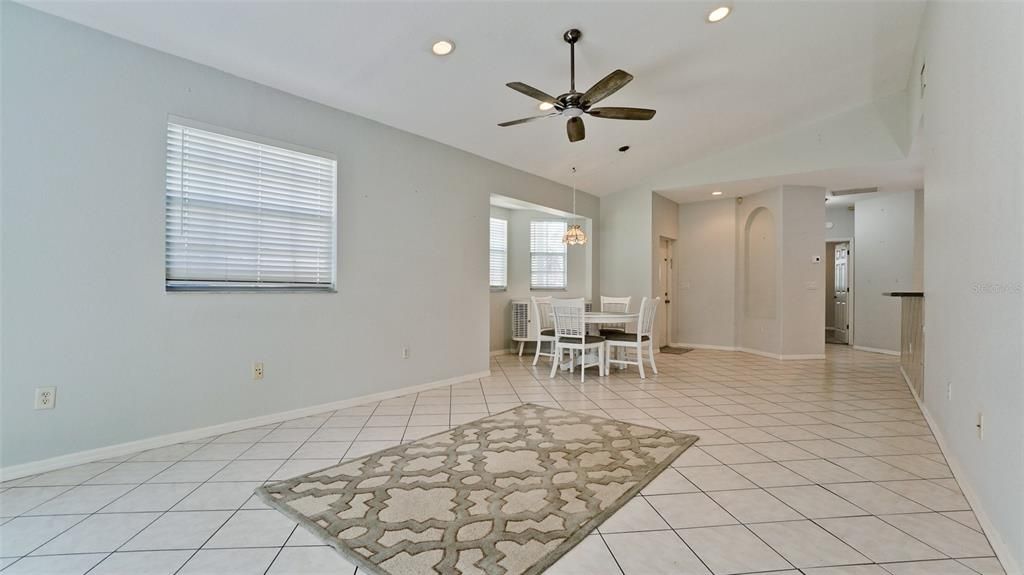 For Sale: $290,000 (2 beds, 2 baths, 1243 Square Feet)
