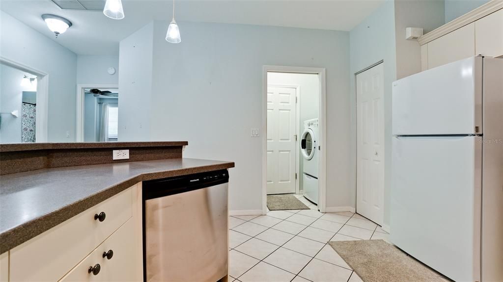 For Sale: $290,000 (2 beds, 2 baths, 1243 Square Feet)