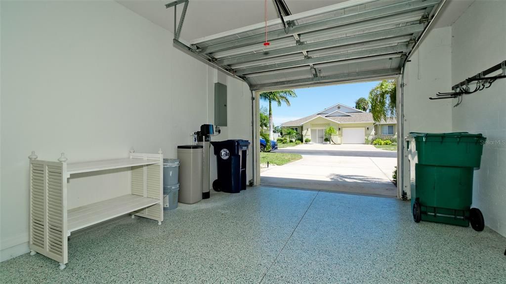 For Sale: $290,000 (2 beds, 2 baths, 1243 Square Feet)