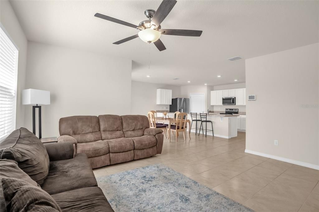 En Venta: $395,000 (4 camas, 2 baños, 1846 Pies cuadrados)