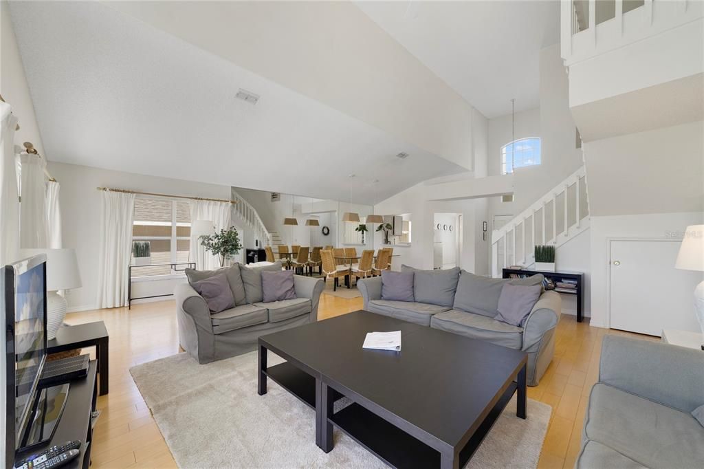 En Venta: $419,900 (4 camas, 2 baños, 2284 Pies cuadrados)