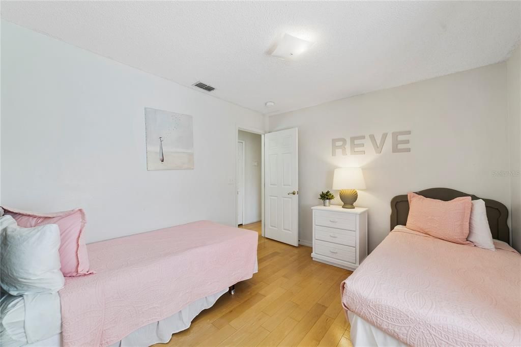En Venta: $419,900 (4 camas, 2 baños, 2284 Pies cuadrados)