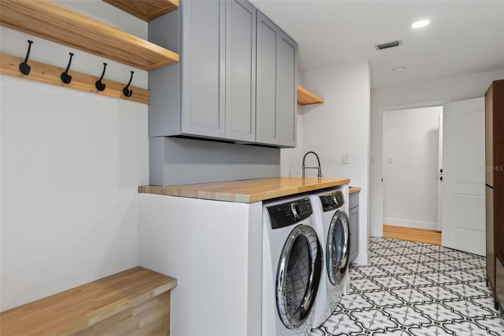 For Sale: $875,000 (3 beds, 2 baths, 2691 Square Feet)