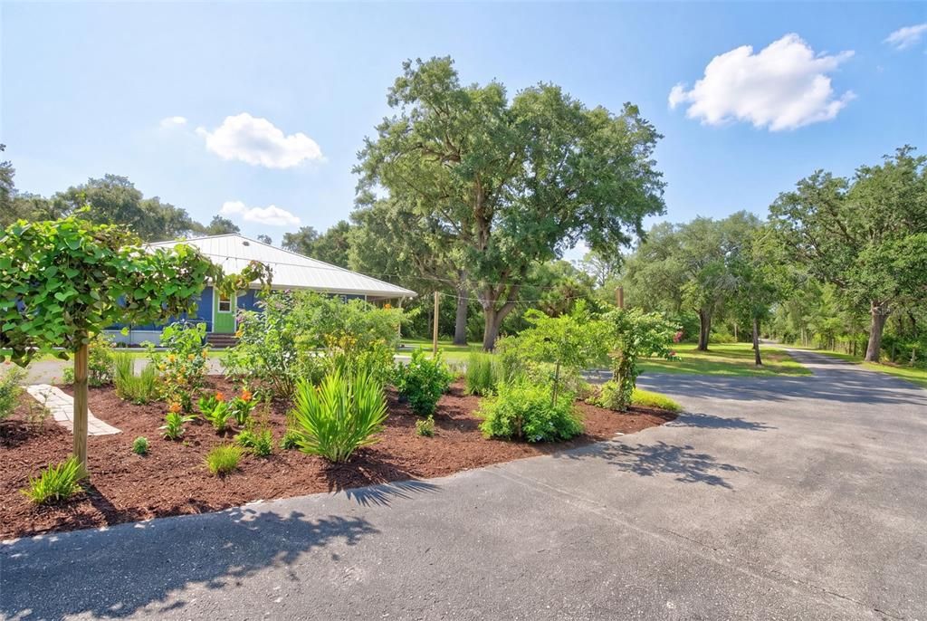 For Sale: $875,000 (3 beds, 2 baths, 2691 Square Feet)