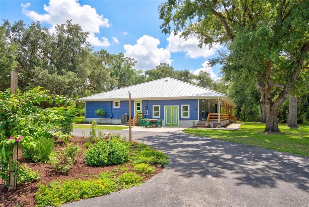 For Sale: $875,000 (3 beds, 2 baths, 2691 Square Feet)