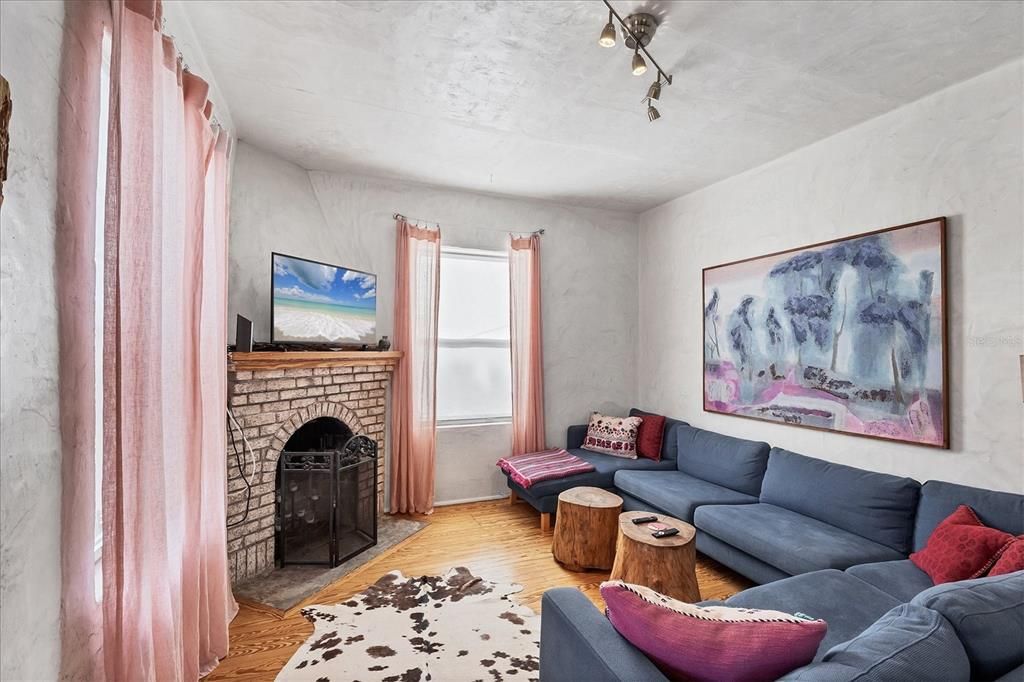 В аренду: $5,000 (2 спален, 1 ванн, 1174 Квадратных фут)
