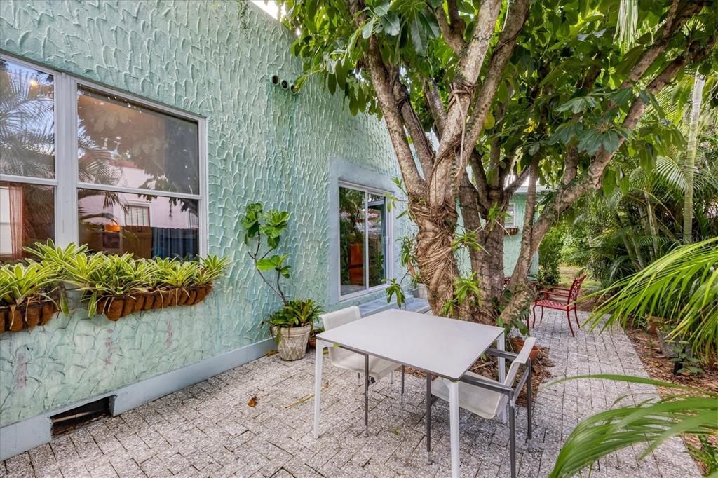 В аренду: $5,000 (2 спален, 1 ванн, 1174 Квадратных фут)