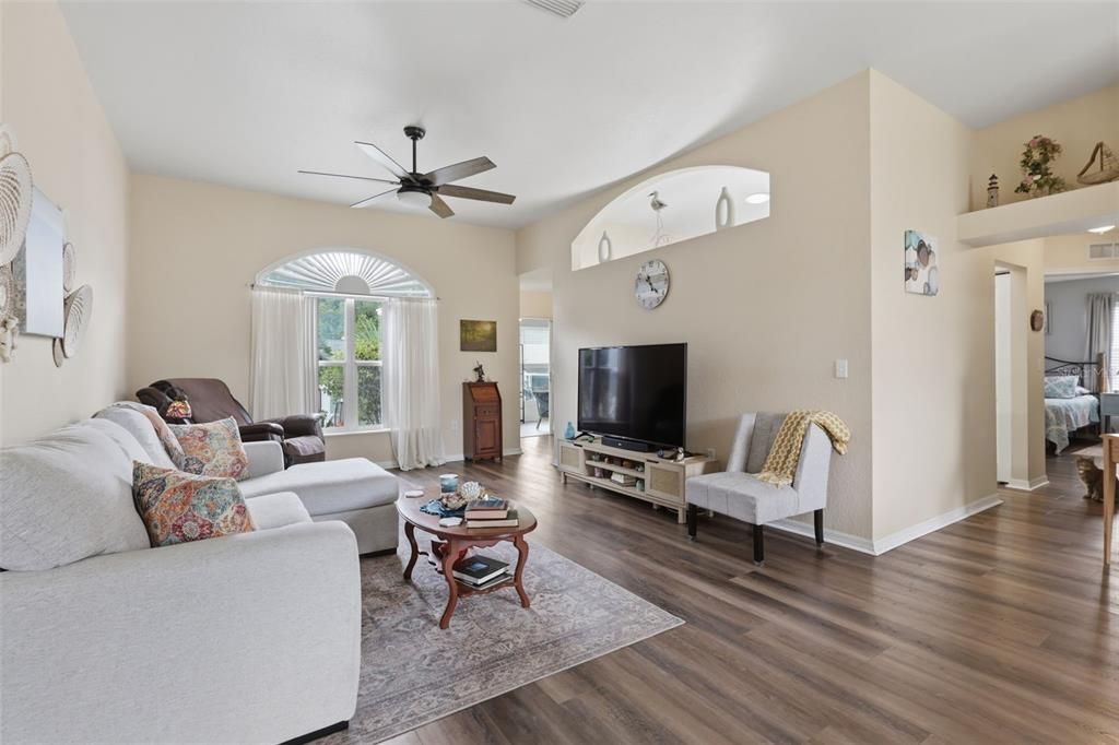 For Sale: $295,000 (3 beds, 2 baths, 1761 Square Feet)