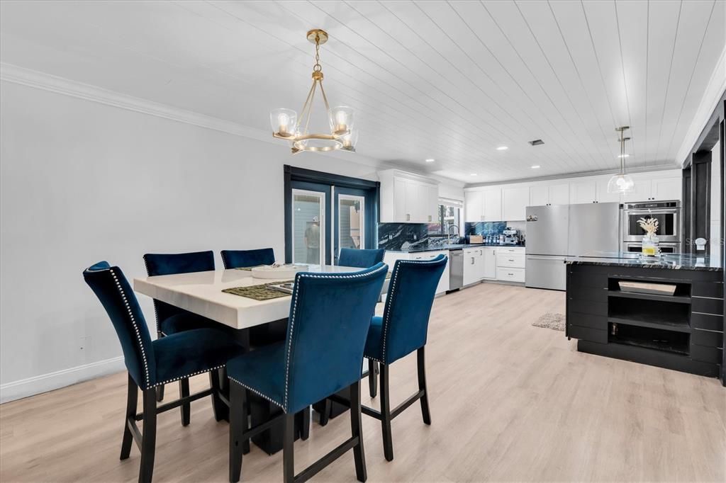 En Venta: $459,000 (4 camas, 2 baños, 2502 Pies cuadrados)