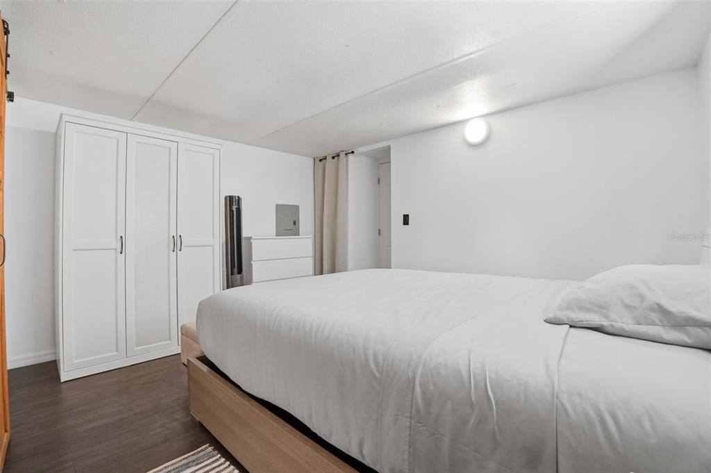 For Sale: $299,900 (2 beds, 2 baths, 840 Square Feet)
