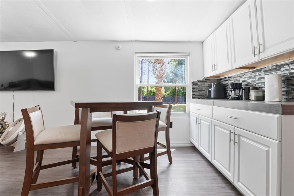 For Sale: $299,900 (2 beds, 2 baths, 840 Square Feet)