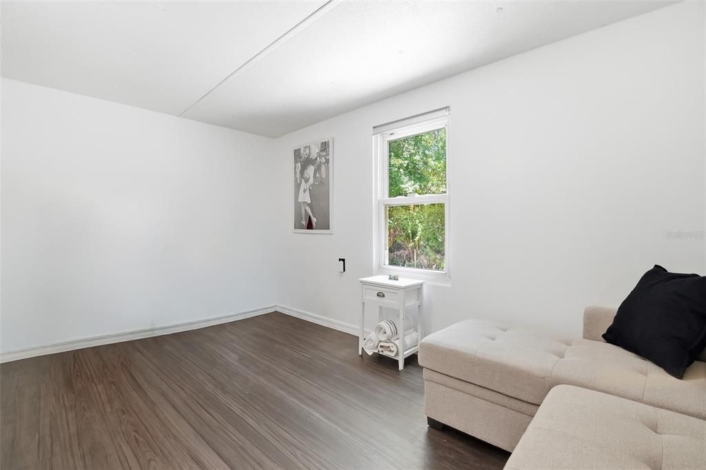 For Sale: $299,900 (2 beds, 2 baths, 840 Square Feet)