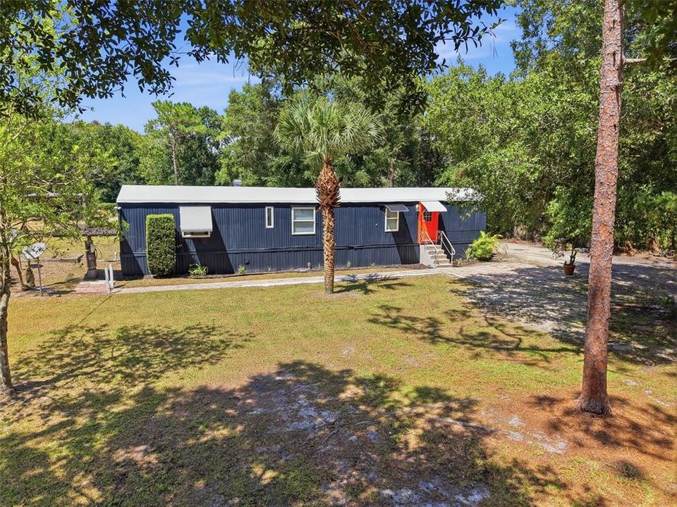 For Sale: $299,900 (2 beds, 2 baths, 840 Square Feet)