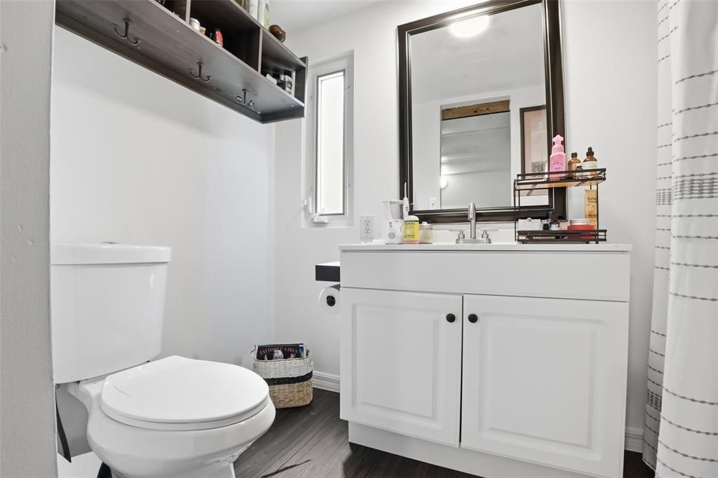 For Sale: $299,900 (2 beds, 2 baths, 840 Square Feet)
