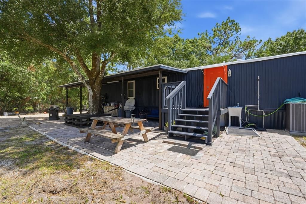 For Sale: $299,900 (2 beds, 2 baths, 840 Square Feet)