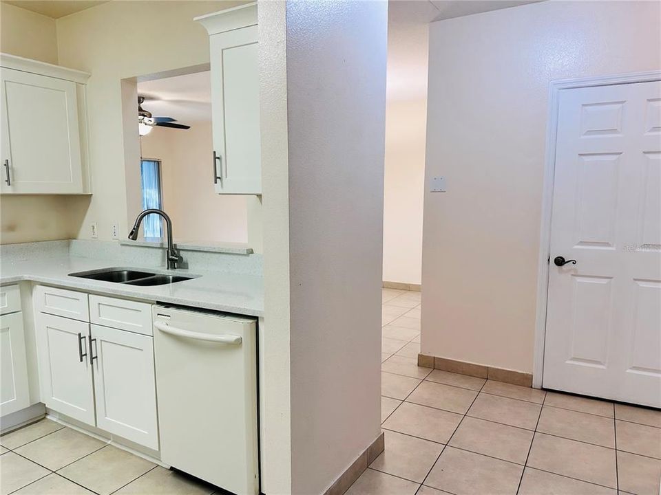 В аренду: $1,850 (3 спален, 2 ванн, 1200 Квадратных фут)