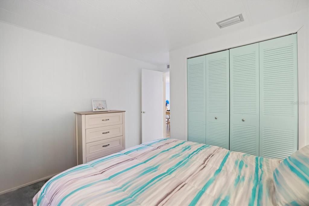 For Sale: $165,000 (2 beds, 2 baths, 1008 Square Feet)