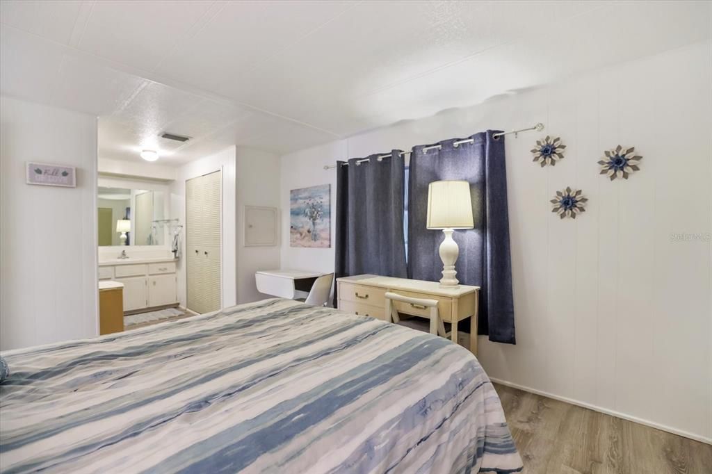 For Sale: $165,000 (2 beds, 2 baths, 1008 Square Feet)