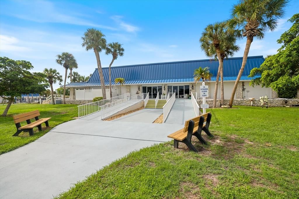 For Sale: $165,000 (2 beds, 2 baths, 1008 Square Feet)