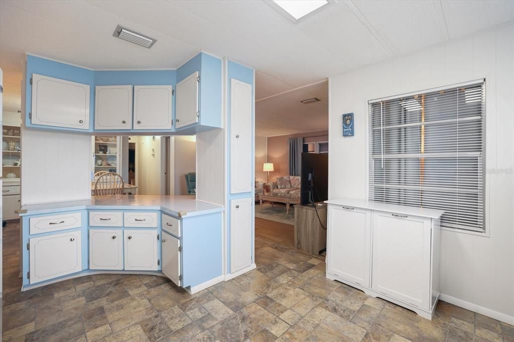 For Sale: $165,000 (2 beds, 2 baths, 1008 Square Feet)