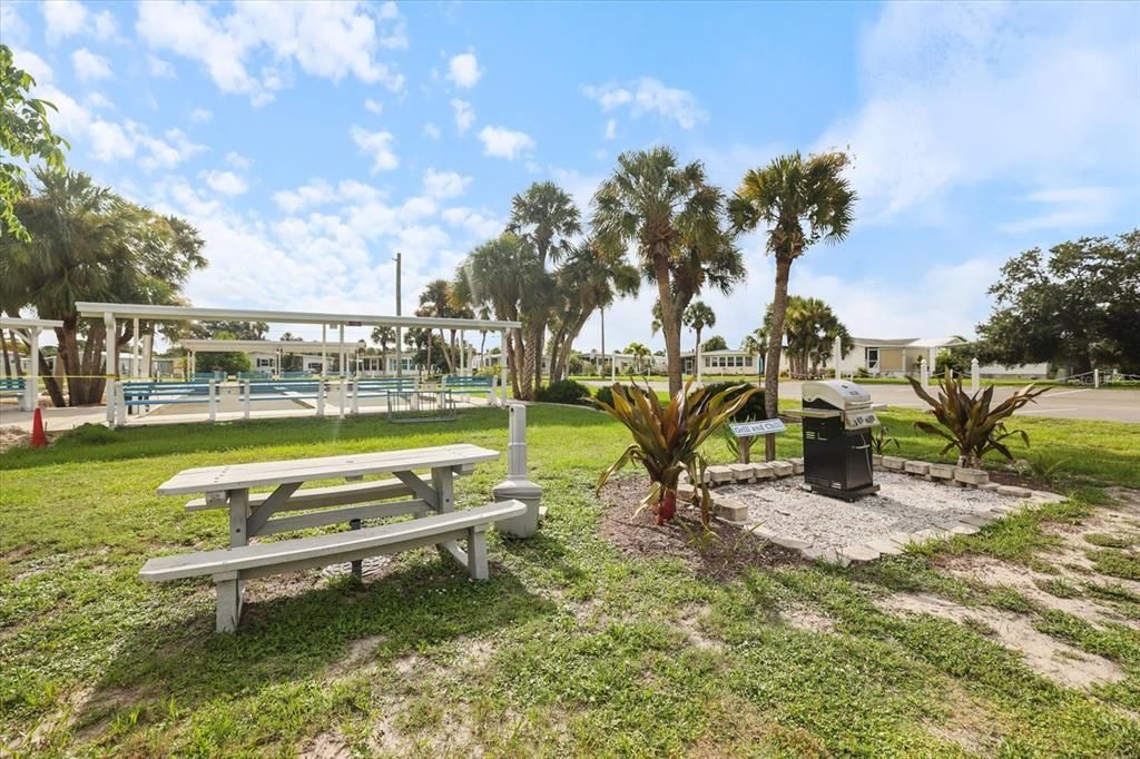 For Sale: $165,000 (2 beds, 2 baths, 1008 Square Feet)