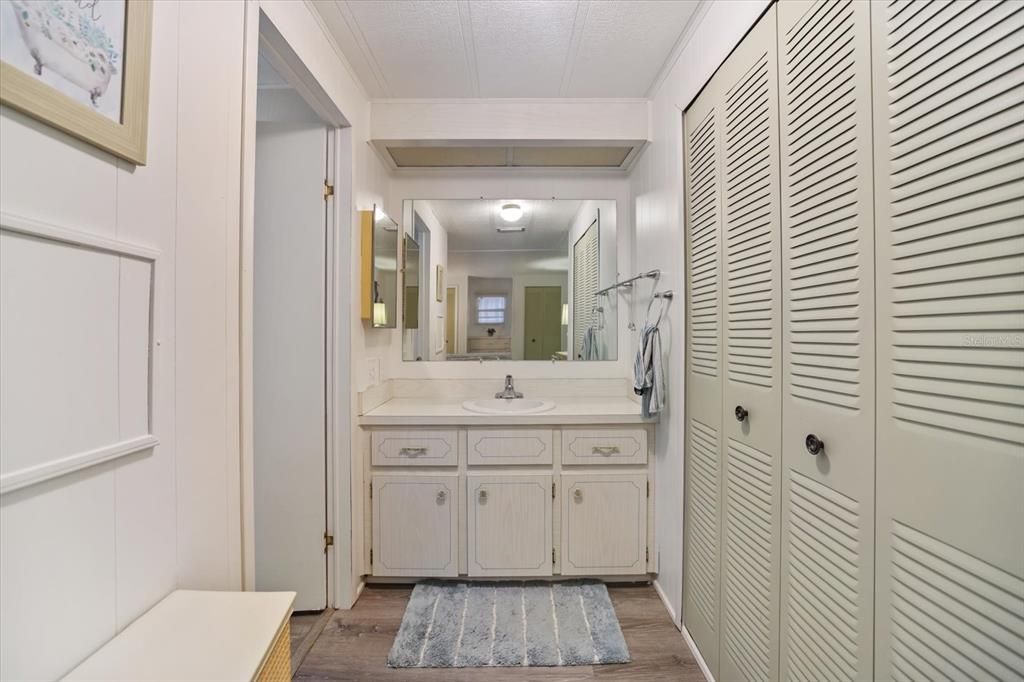 For Sale: $165,000 (2 beds, 2 baths, 1008 Square Feet)