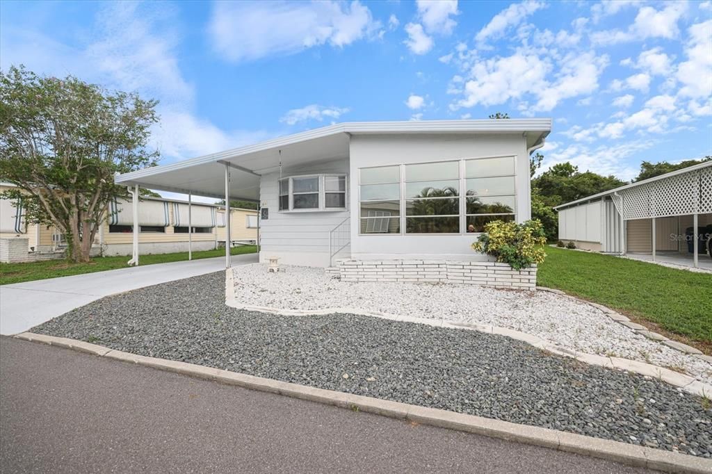 For Sale: $165,000 (2 beds, 2 baths, 1008 Square Feet)