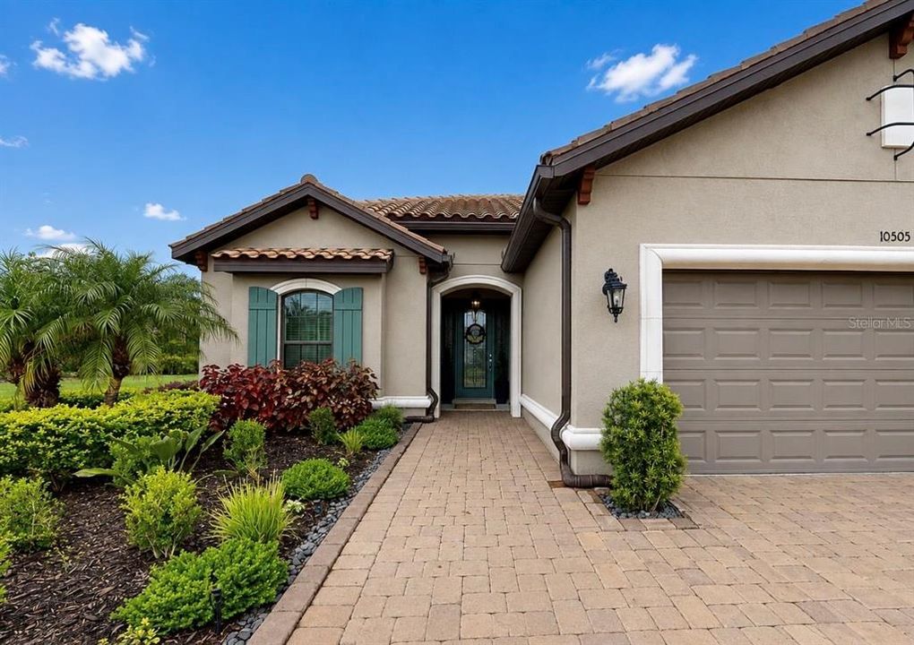 For Sale: $879,900 (3 beds, 3 baths, 2275 Square Feet)