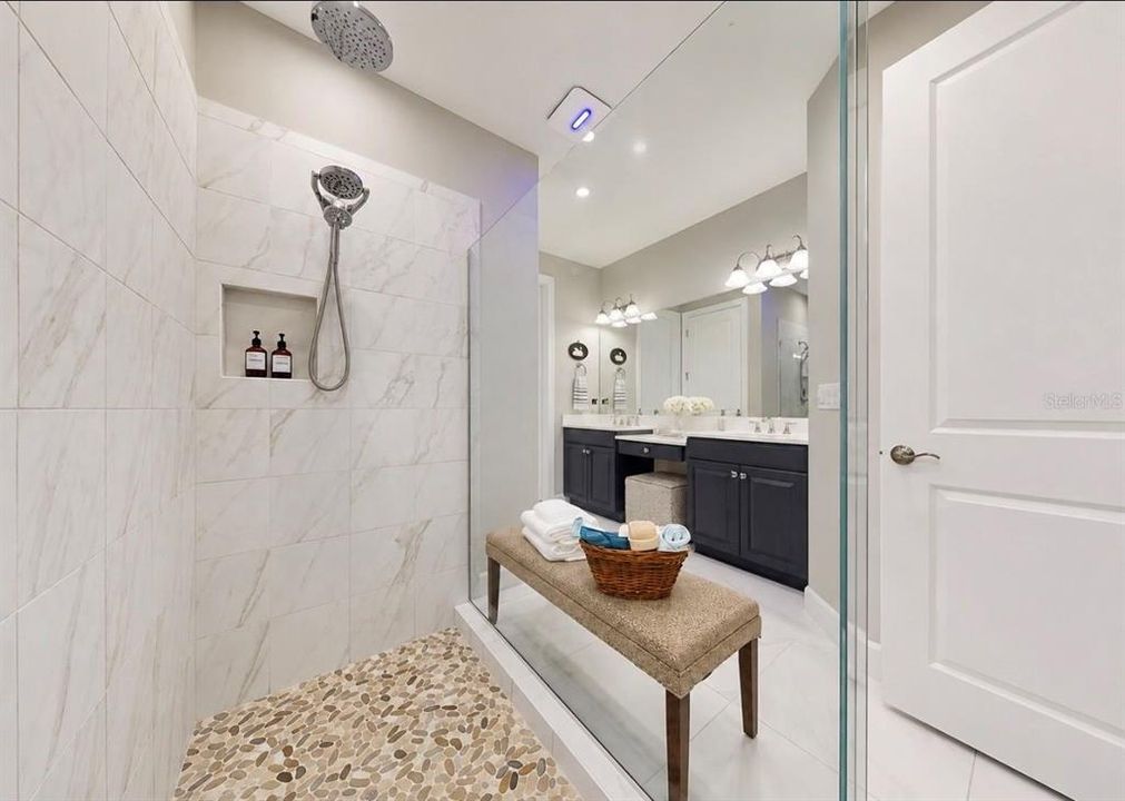 For Sale: $879,900 (3 beds, 3 baths, 2275 Square Feet)