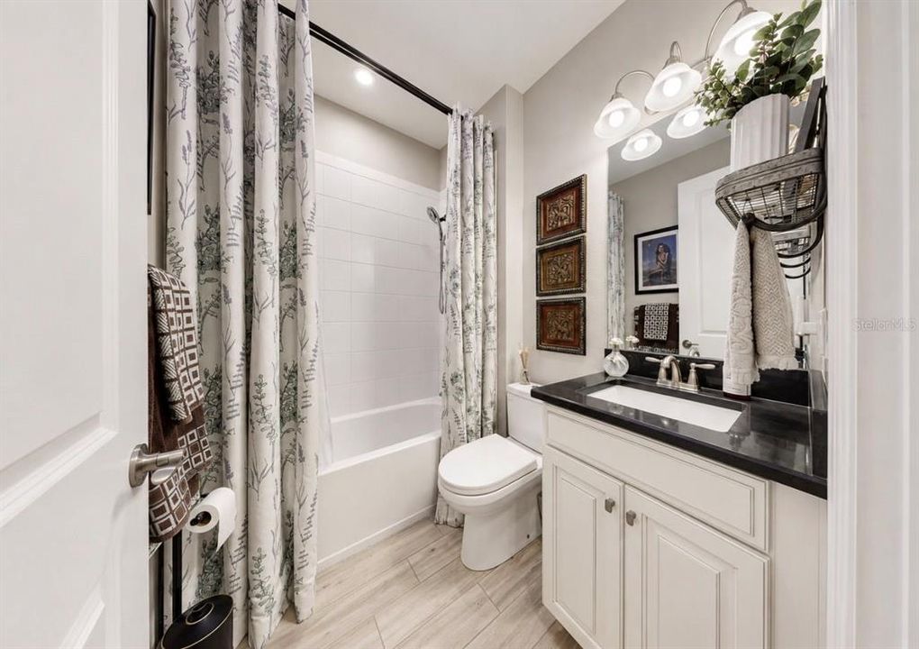 For Sale: $879,900 (3 beds, 3 baths, 2275 Square Feet)