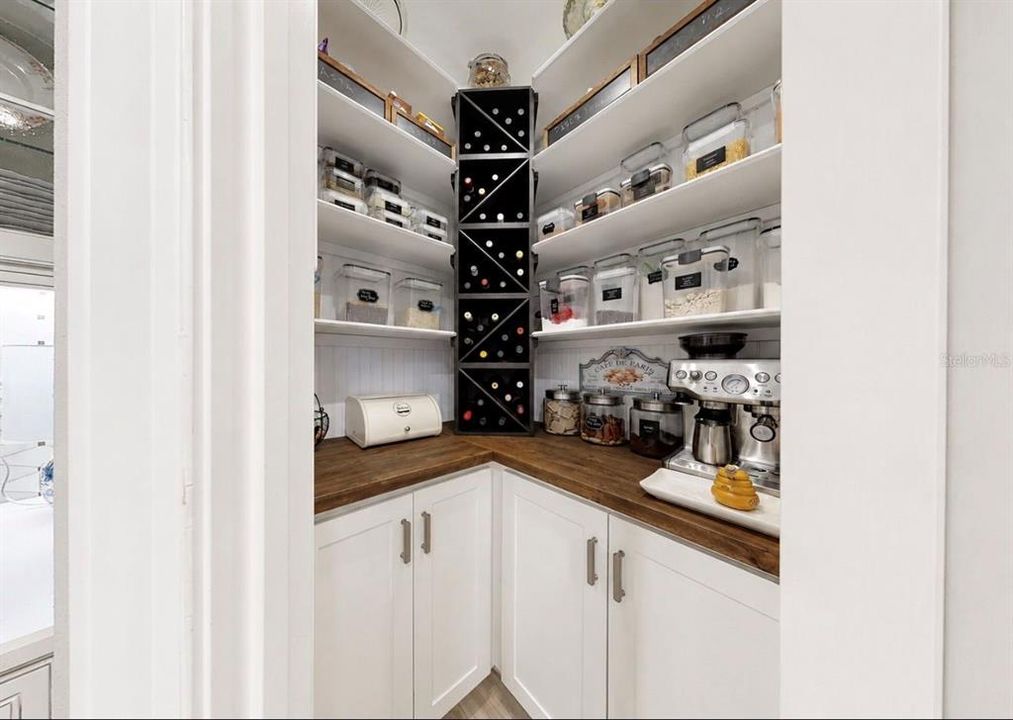 For Sale: $879,900 (3 beds, 3 baths, 2275 Square Feet)