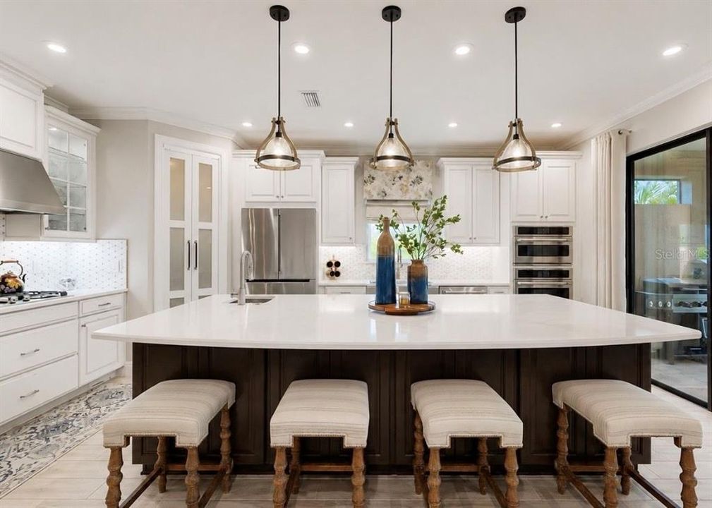 For Sale: $879,900 (3 beds, 3 baths, 2275 Square Feet)