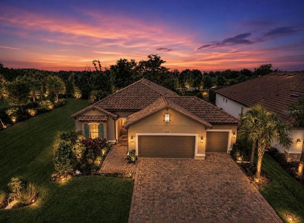 For Sale: $879,900 (3 beds, 3 baths, 2275 Square Feet)