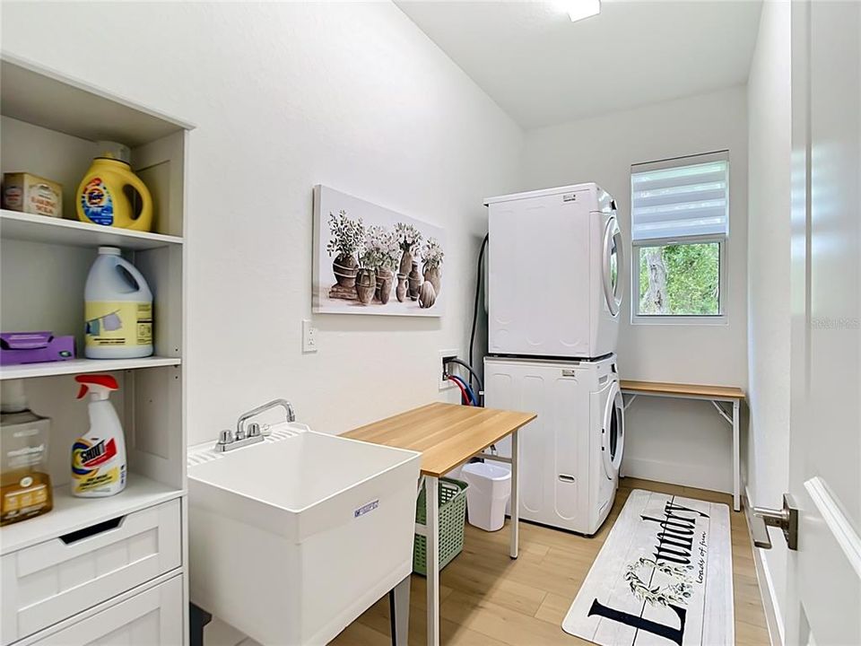 На продажу: $319,900 (3 спален, 2 ванн, 1496 Квадратных фут)