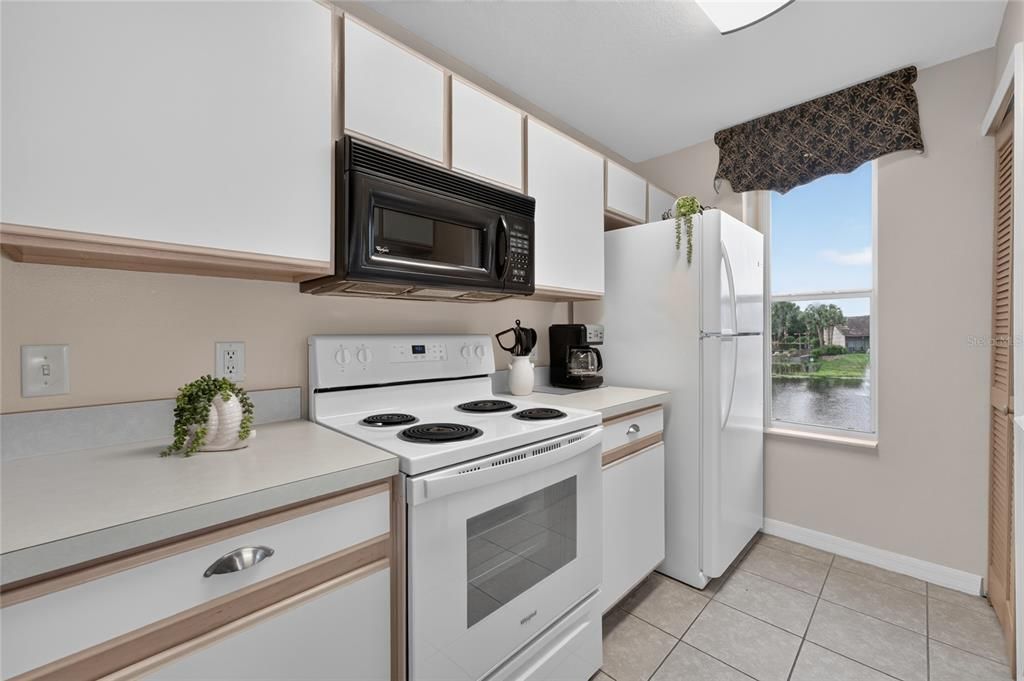 В аренду: $1,895 (3 спален, 3 ванн, 1434 Квадратных фут)