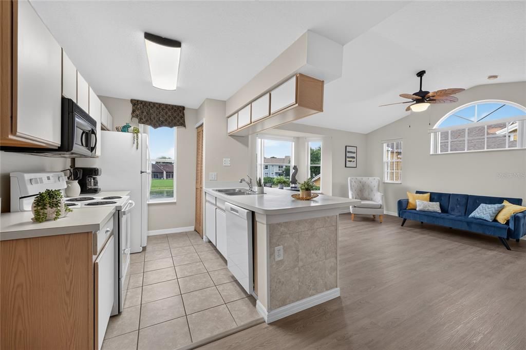 В аренду: $1,895 (3 спален, 3 ванн, 1434 Квадратных фут)