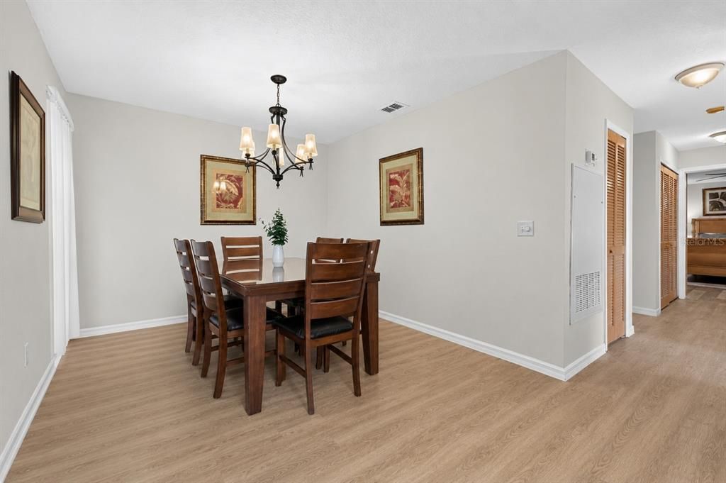 В аренду: $1,895 (3 спален, 3 ванн, 1434 Квадратных фут)