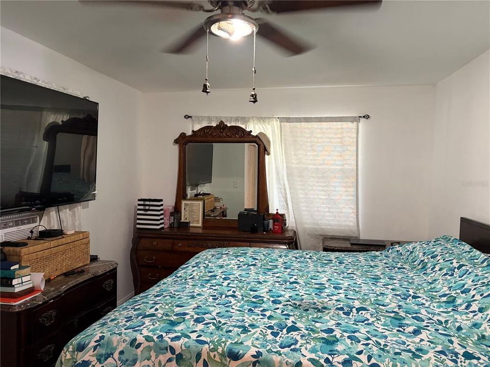 En Venta: $339,900 (4 camas, 2 baños, 1122 Pies cuadrados)