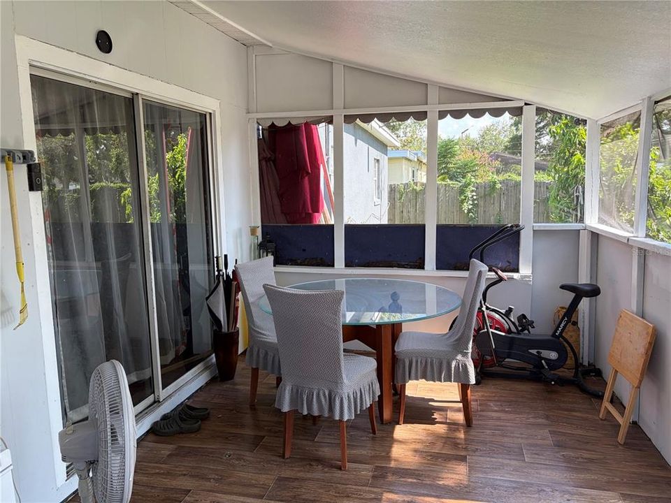 En Venta: $339,900 (4 camas, 2 baños, 1122 Pies cuadrados)