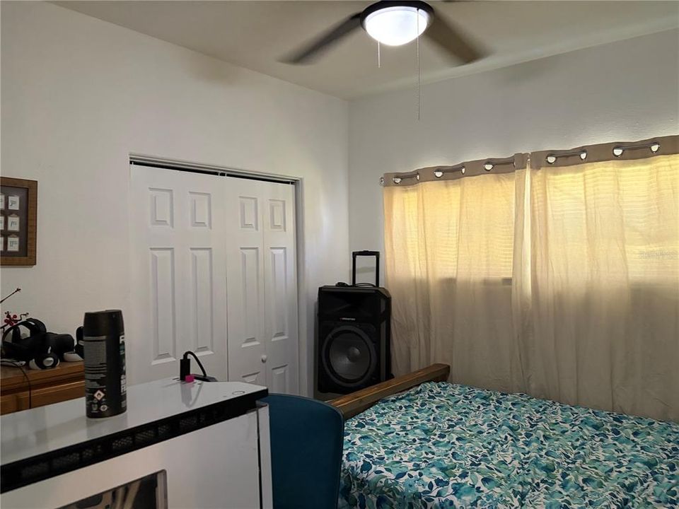 En Venta: $339,900 (4 camas, 2 baños, 1122 Pies cuadrados)