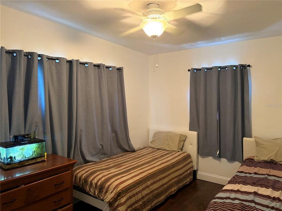 En Venta: $339,900 (4 camas, 2 baños, 1122 Pies cuadrados)