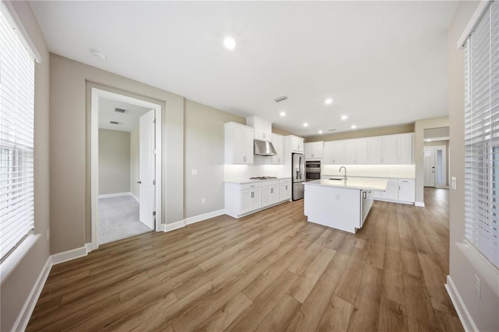 В аренду: $4,500 (5 спален, 4 ванн, 3165 Квадратных фут)
