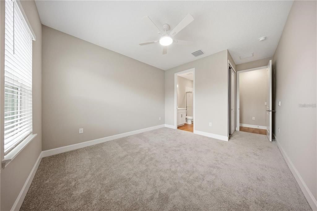 В аренду: $4,500 (5 спален, 4 ванн, 3165 Квадратных фут)