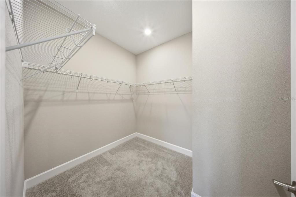 В аренду: $4,500 (5 спален, 4 ванн, 3165 Квадратных фут)