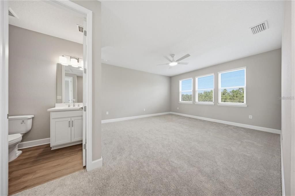 В аренду: $4,500 (5 спален, 4 ванн, 3165 Квадратных фут)
