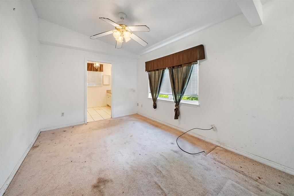 En Venta: $699,000 (3 camas, 3 baños, 2735 Pies cuadrados)