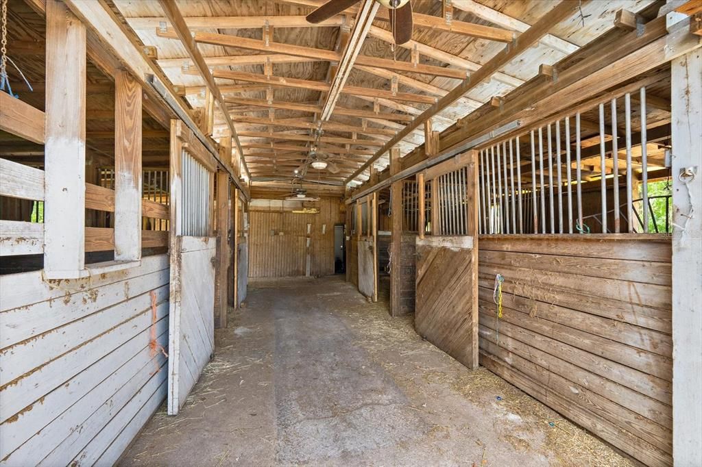 En Venta: $699,000 (3 camas, 3 baños, 2735 Pies cuadrados)