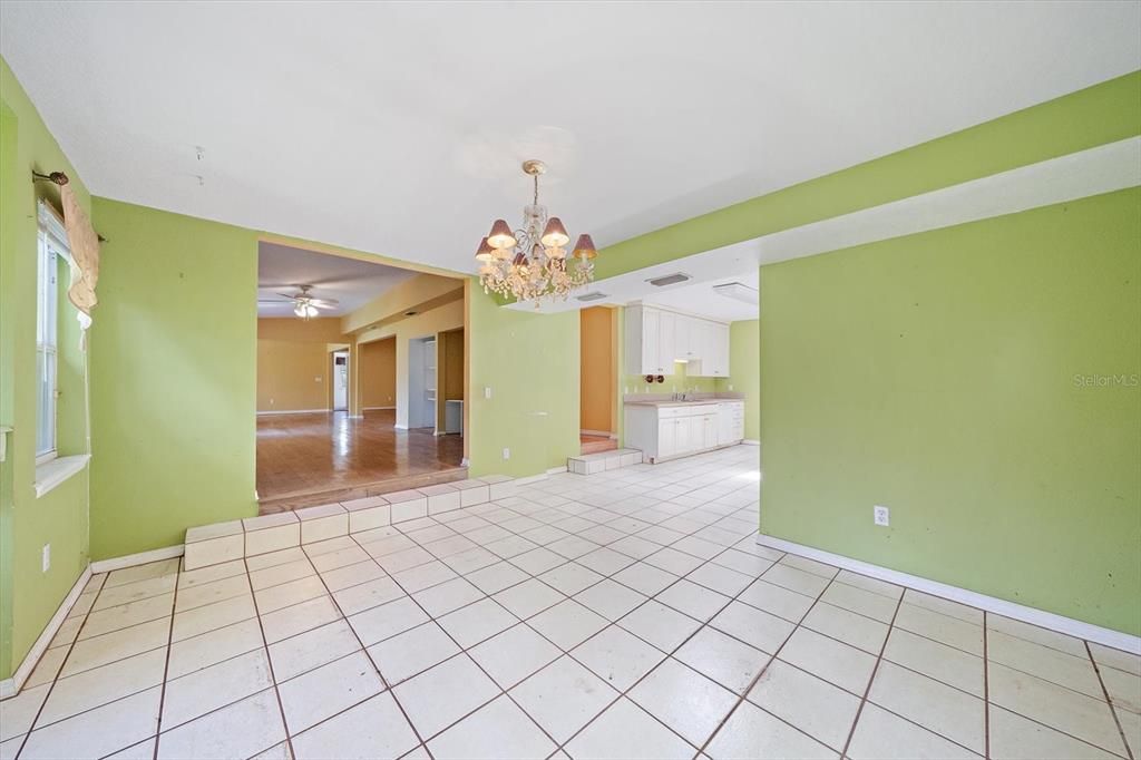 En Venta: $699,000 (3 camas, 3 baños, 2735 Pies cuadrados)