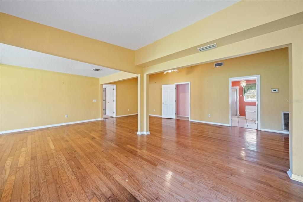 En Venta: $699,000 (3 camas, 3 baños, 2735 Pies cuadrados)