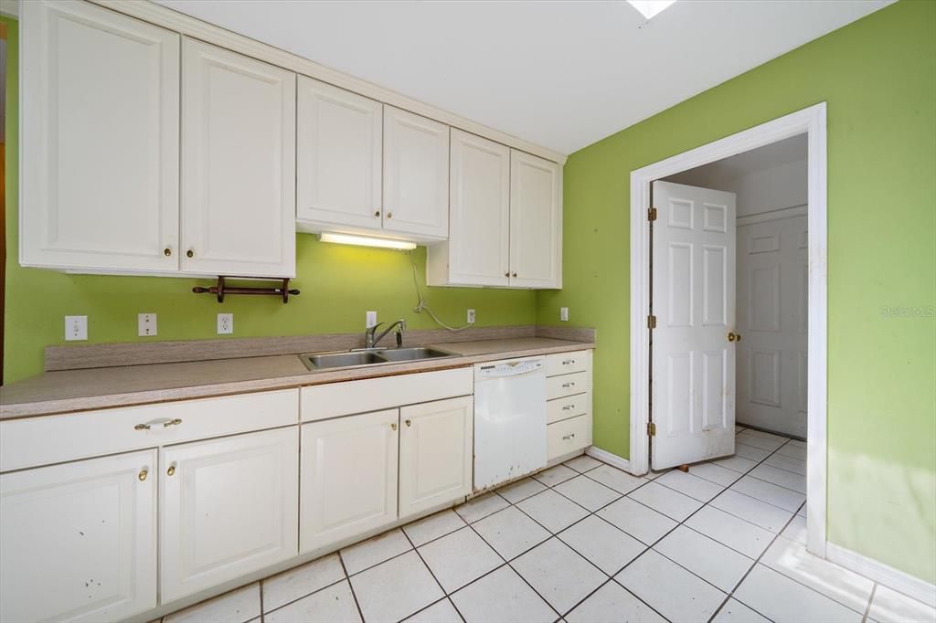 En Venta: $699,000 (3 camas, 3 baños, 2735 Pies cuadrados)